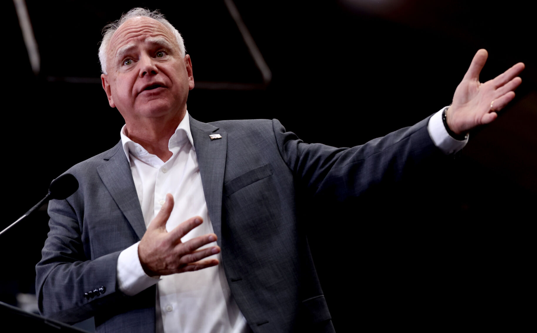 Vice-president candidate Tim Walz rallies in Tucson